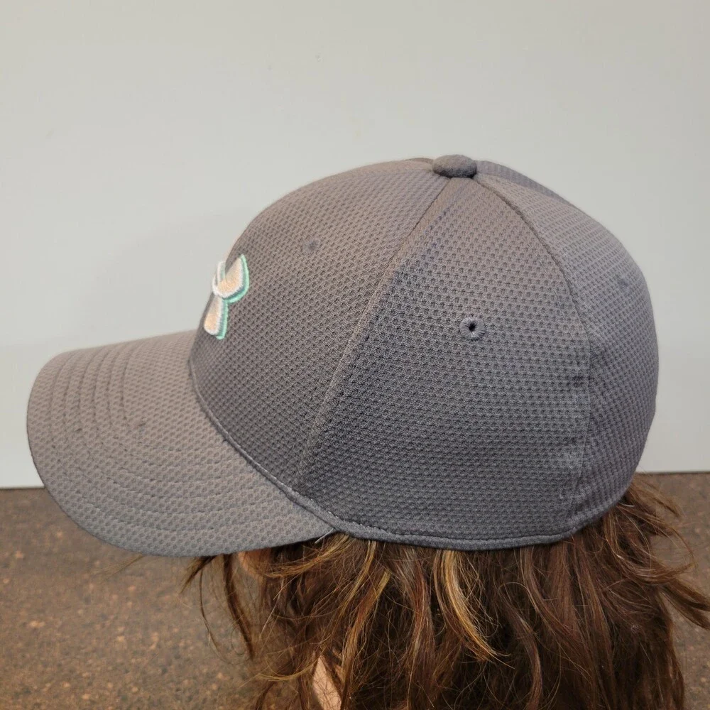 Under Armour Fitted Baseball Cap Youth Sz SM/ MD Gray Polyester Embroidered Logo